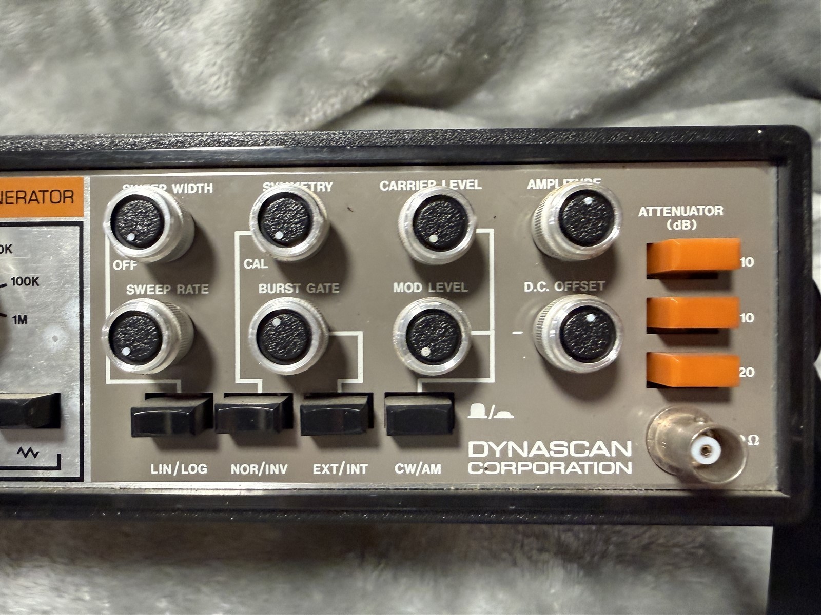 B&K PRECISION 3020 SWEEP FUNCTION GENERATOR «AS IS UNTESTED»