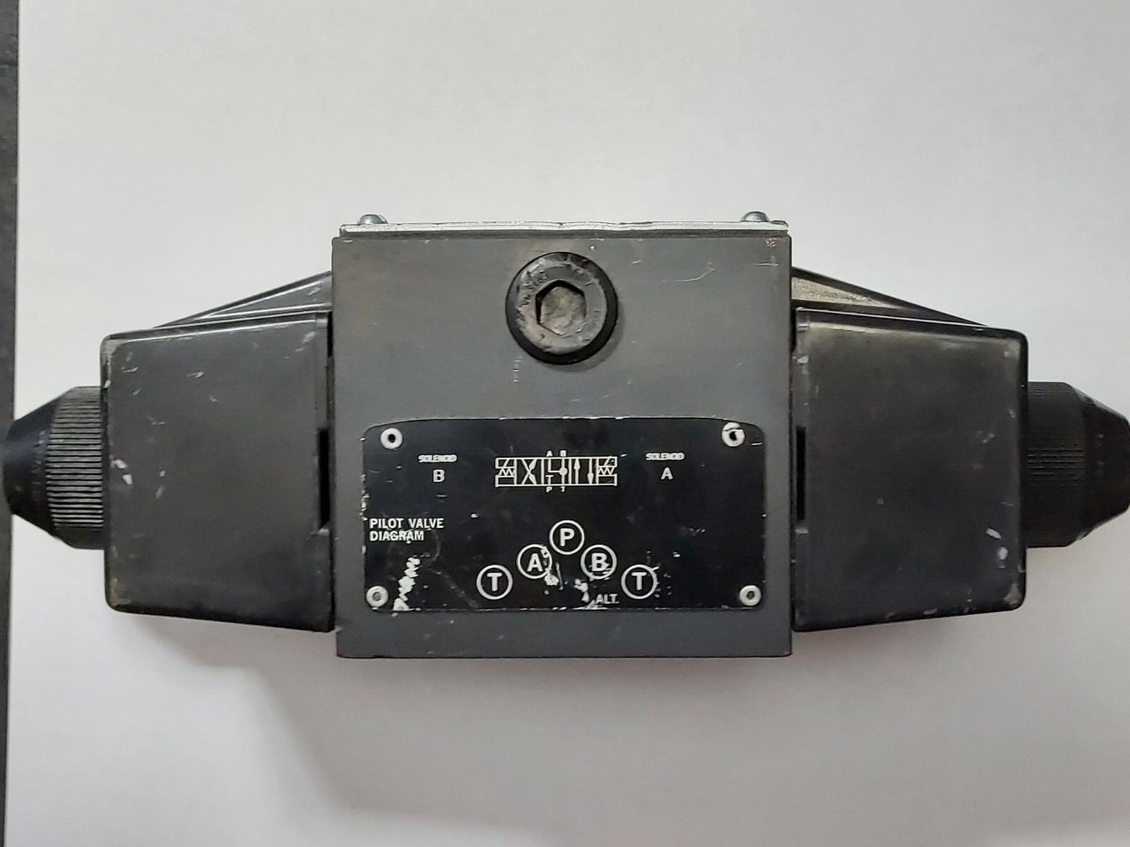 Vickers Pilot Valve 879159 DG4S4-016C-U-B-60 110V50 .85amp 120V60 .69amp