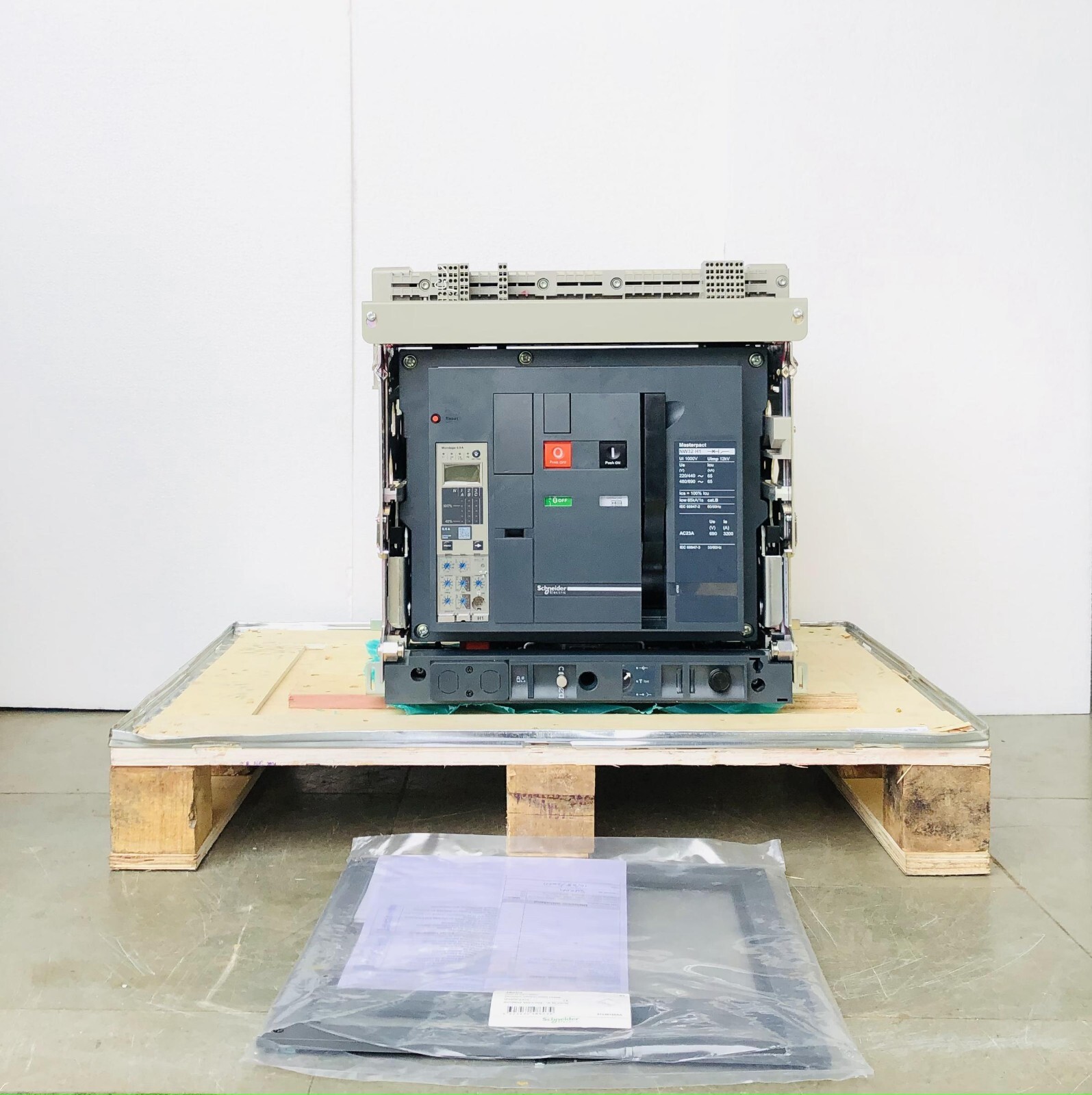 Schneider Electric NW32H1 Masterpact ACB Air Circuit Breaker 3200A 3P 6.0 A