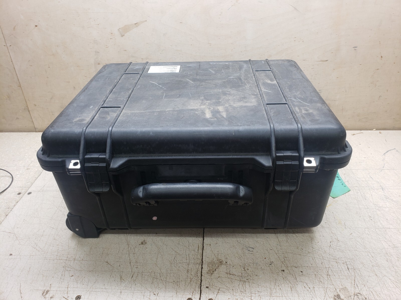 NOS Pelican Weathertight Hard Protector Case with Foam Insert 10″x18″ x 22″ OD