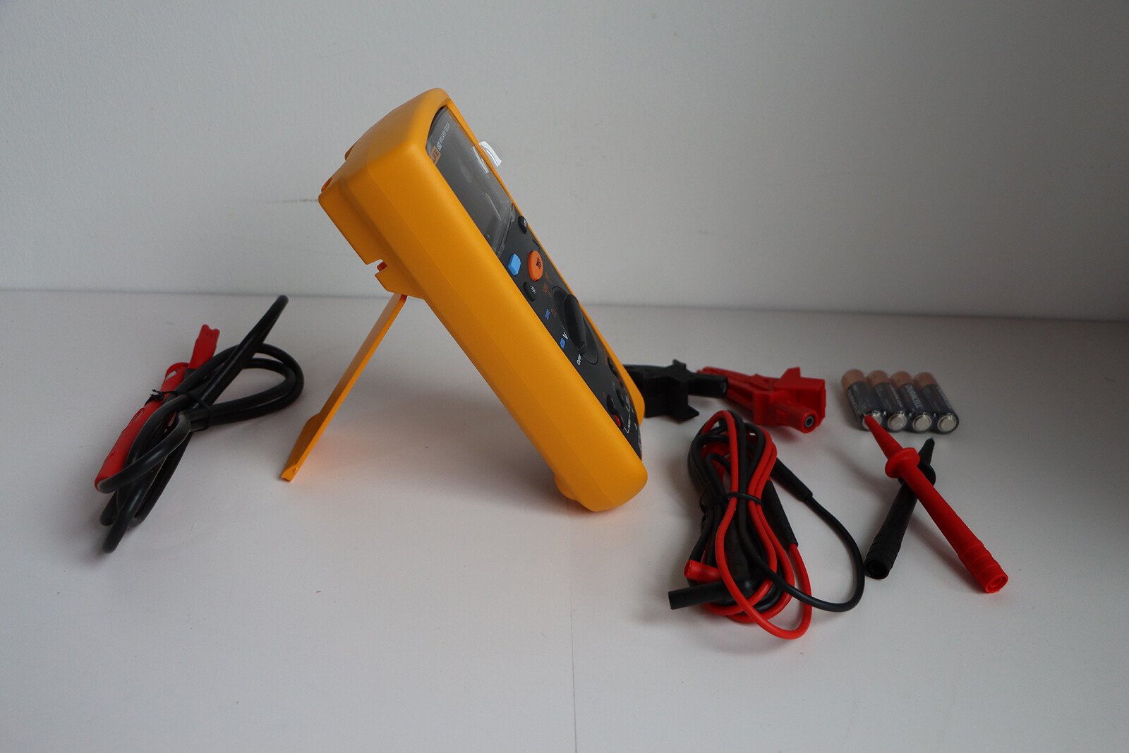 Fluke 1503 Digital Insulation Resistance Tester HighPrecision Megger Multimeter