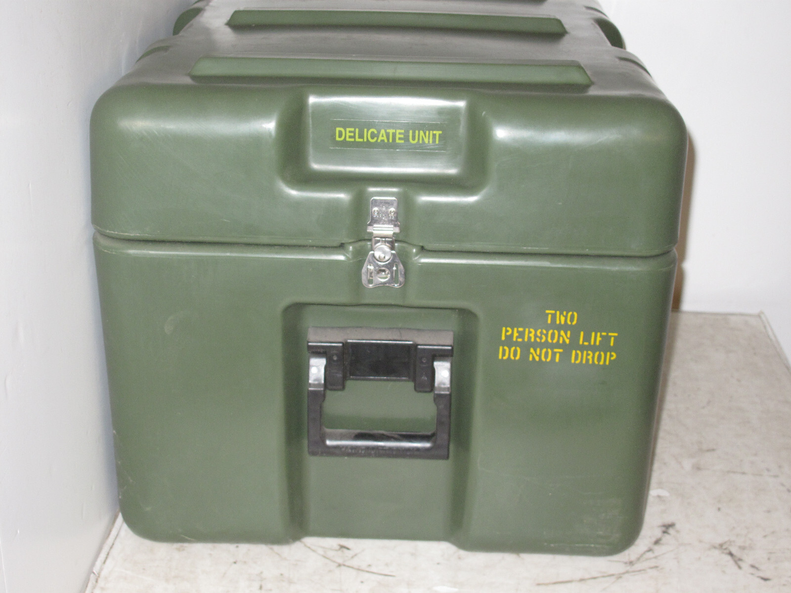 Hardigg Pelican Hard Case Single Hinged Lid AL2318-1205 Foam laptops 26x21x19 A+
