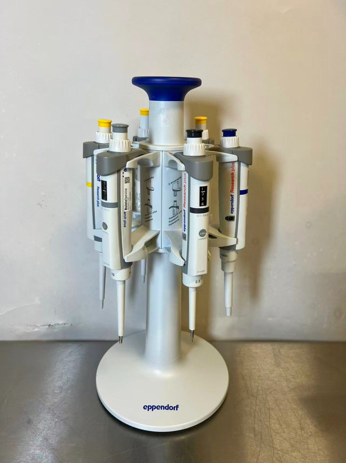 Set 6- Eppendorf Research Plus 2.5, 10, 20, 100, 200, 1000uL Pipette + Carousel