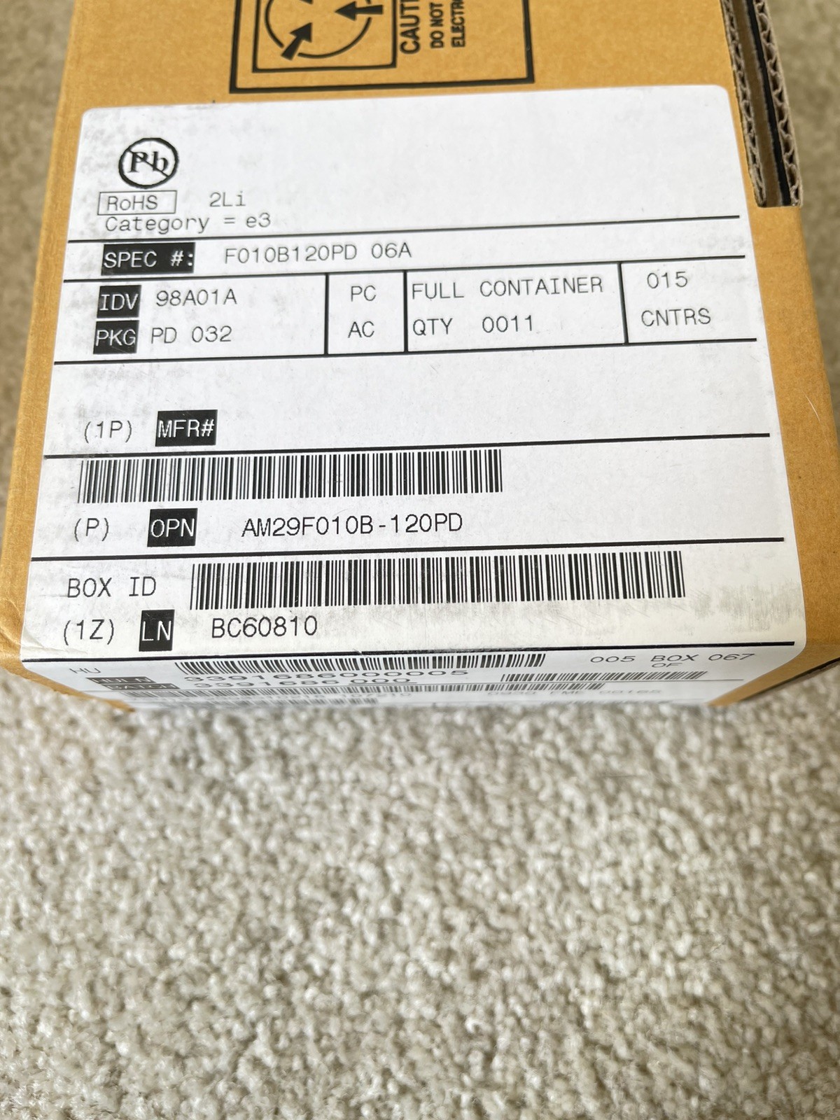 One box (165pcs) AM29f010b-120pd 1Mbit 128Kx8 Flash Memory IC Dip32 pins. New