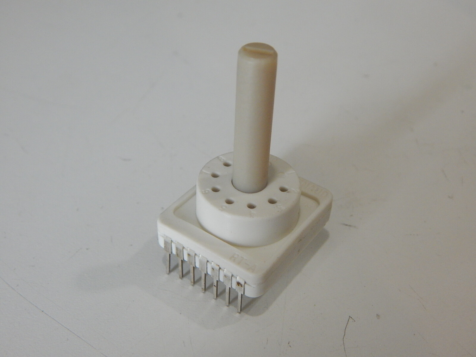 ITT RT-A 10 POSITION ROTARY SWITCH 0.15A 60VAC 60VDC 5VA PC MOUNT WITH STOP