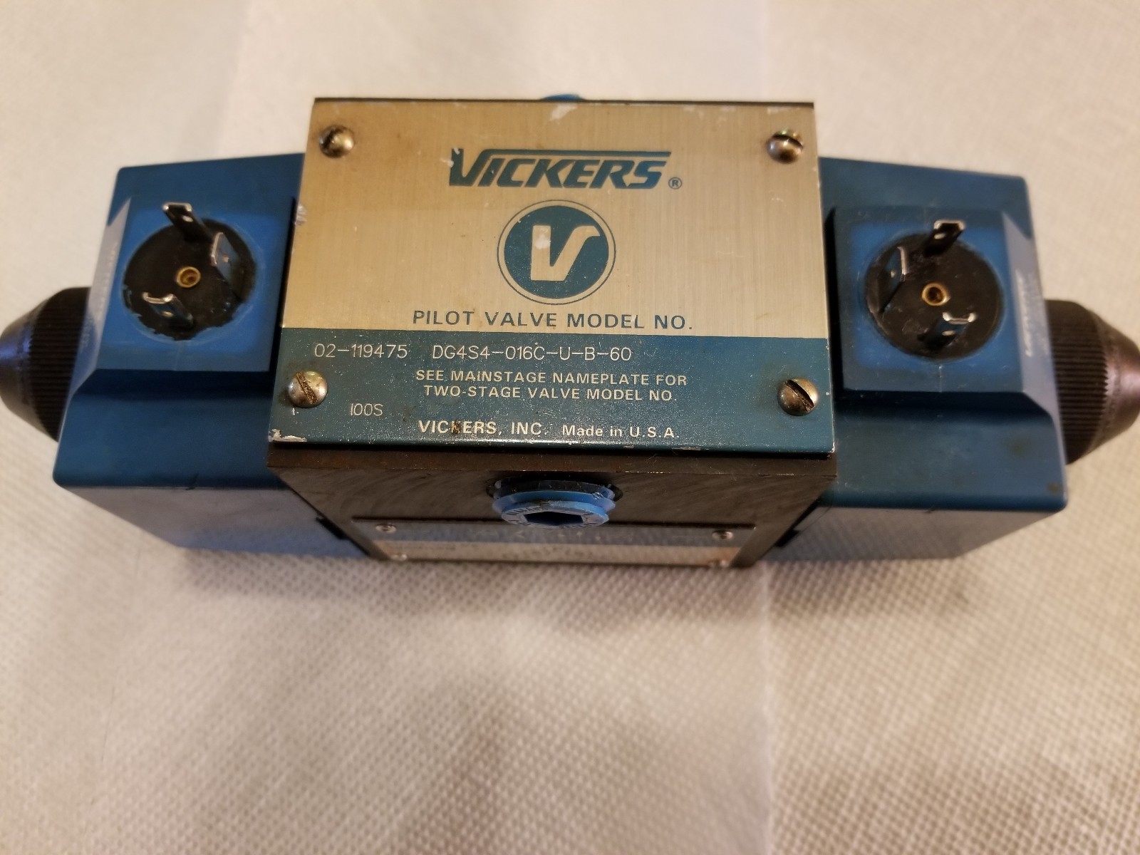 Vickers Pilot Valve 02-119475 DG4S4-016C-U-B-60 110V50 .85amp 120V60 .69amp
