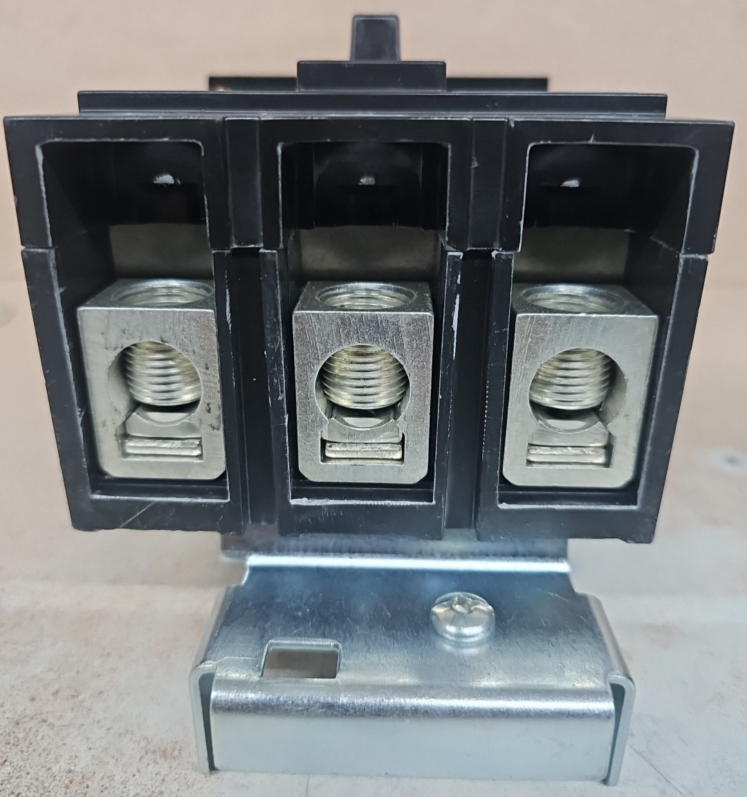 Square D QGA32200RP I-Line Circuit Breaker 200A 3P New, Panel Pull Out