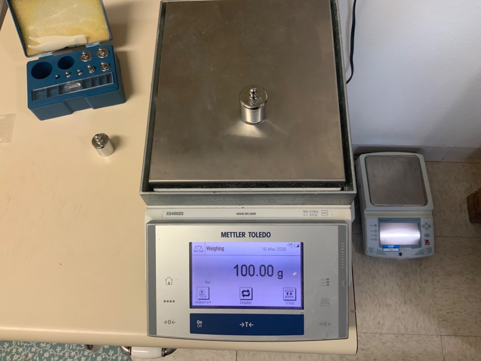 Mettler Toledo XS4002S Scale Balance