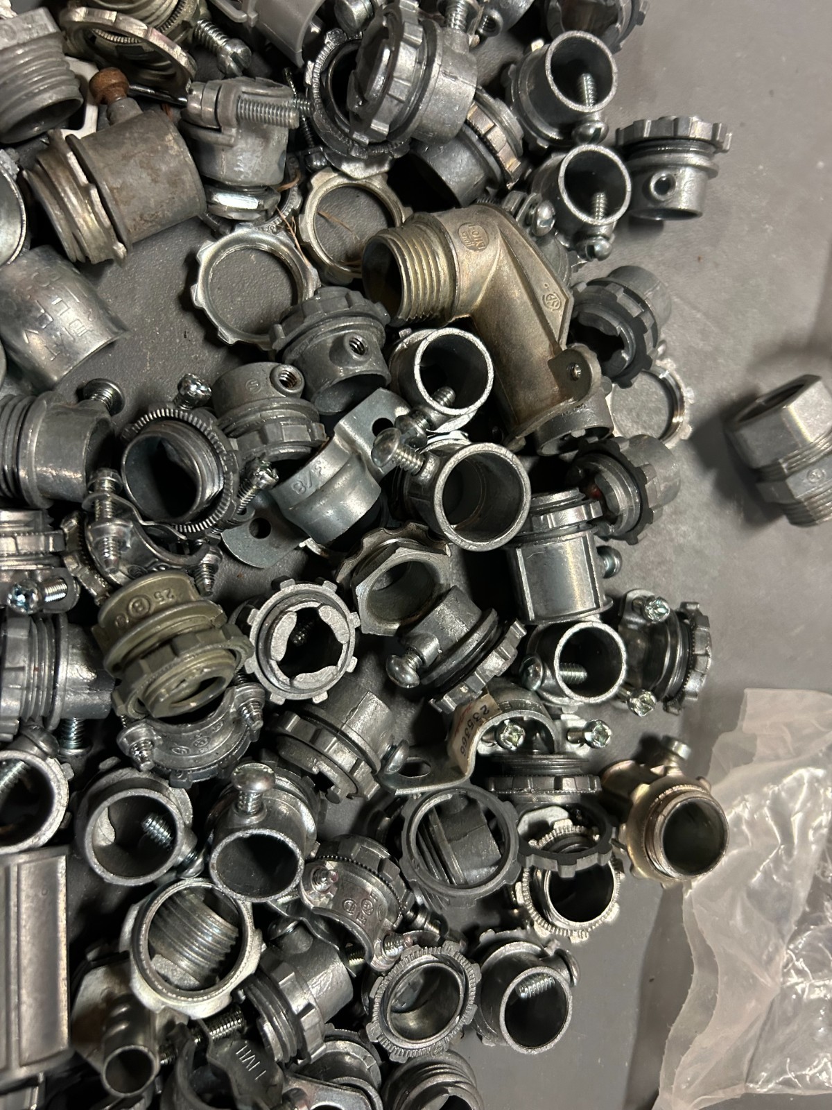 Assorted Electrical Conduit Connector Lot – 120 Pieces