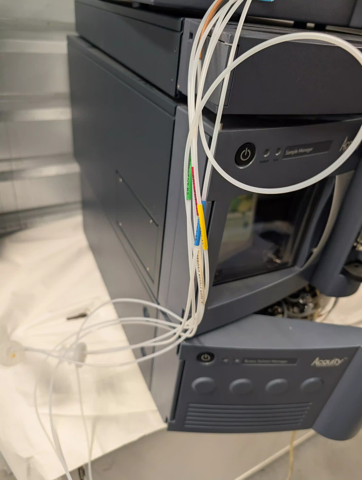Waters ACQUITY UPLC System with Sample Manager, BSM & MassLynx PC