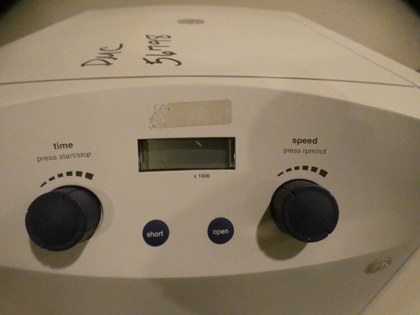 EPPENDORF CENTRIFUGE 5702 Bench Top/Counter Top Powers On, No Error Codes