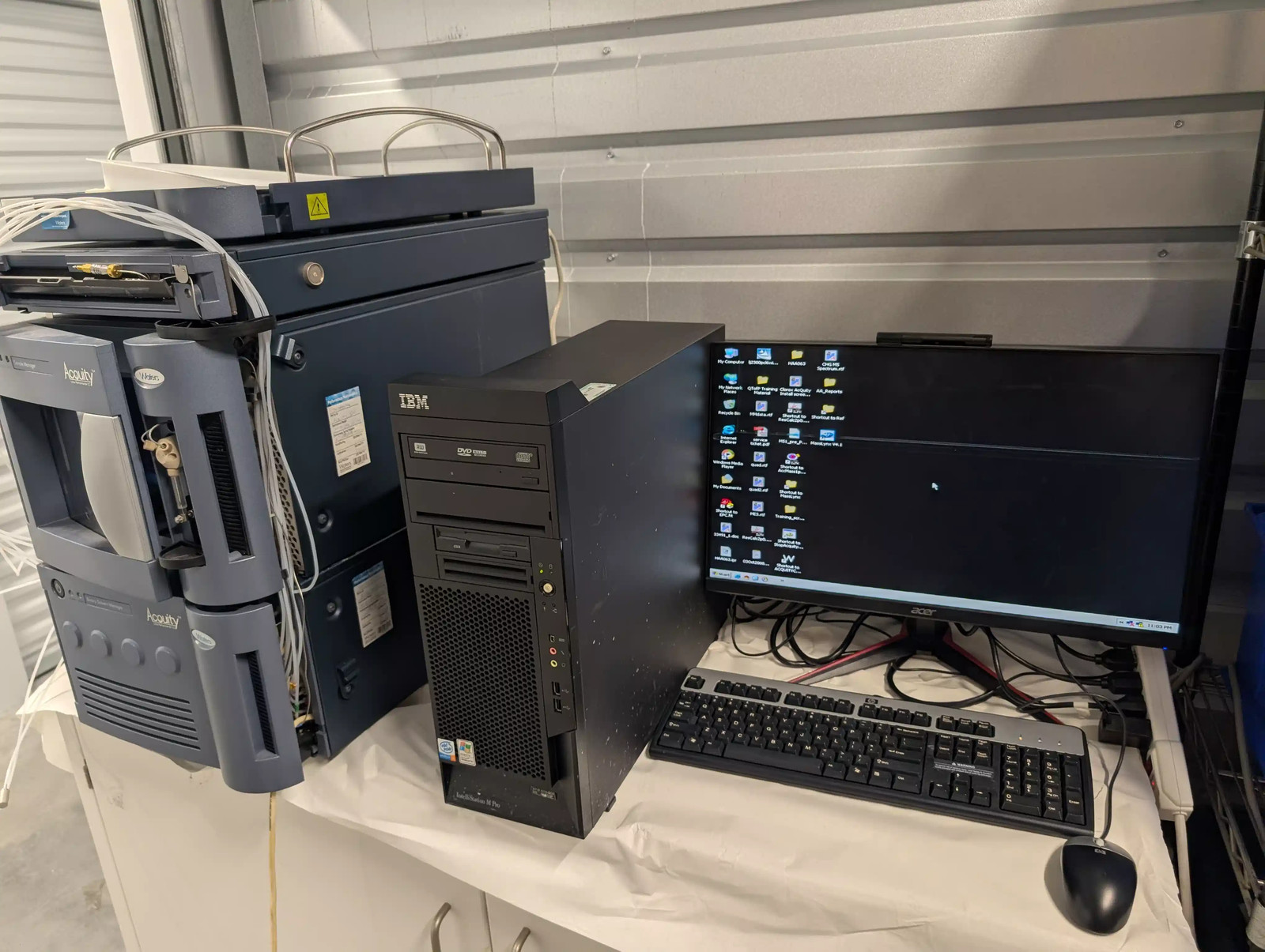 Waters ACQUITY UPLC System with Sample Manager, BSM & MassLynx PC