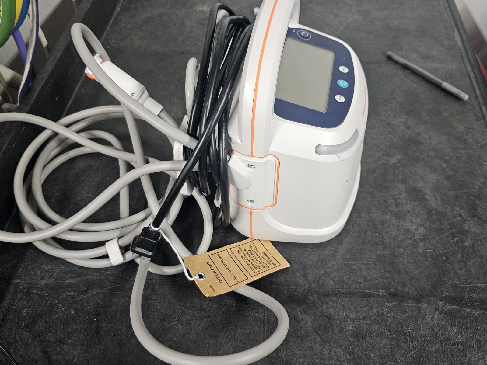 Arjohuntleigh Flowtron ACS900 Sequential DVT Pump with TRP20 Calf Garments