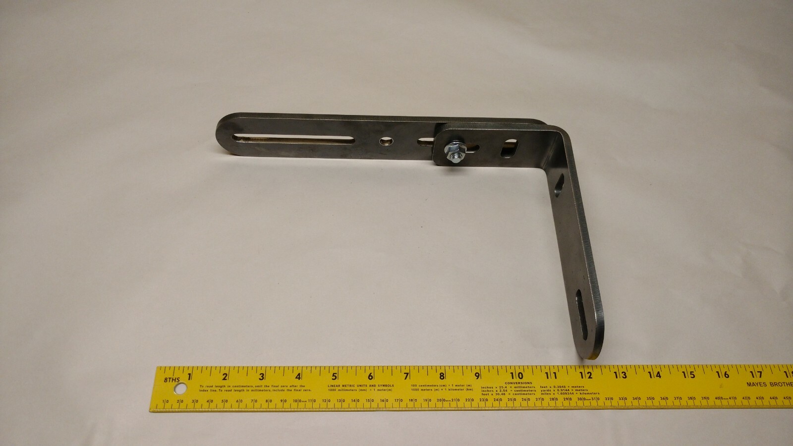 UNIVERSAL TRACTOR MONITOR MOUNTING BRACKET KIT – JOHN DEERE – CASE IH – AGCO