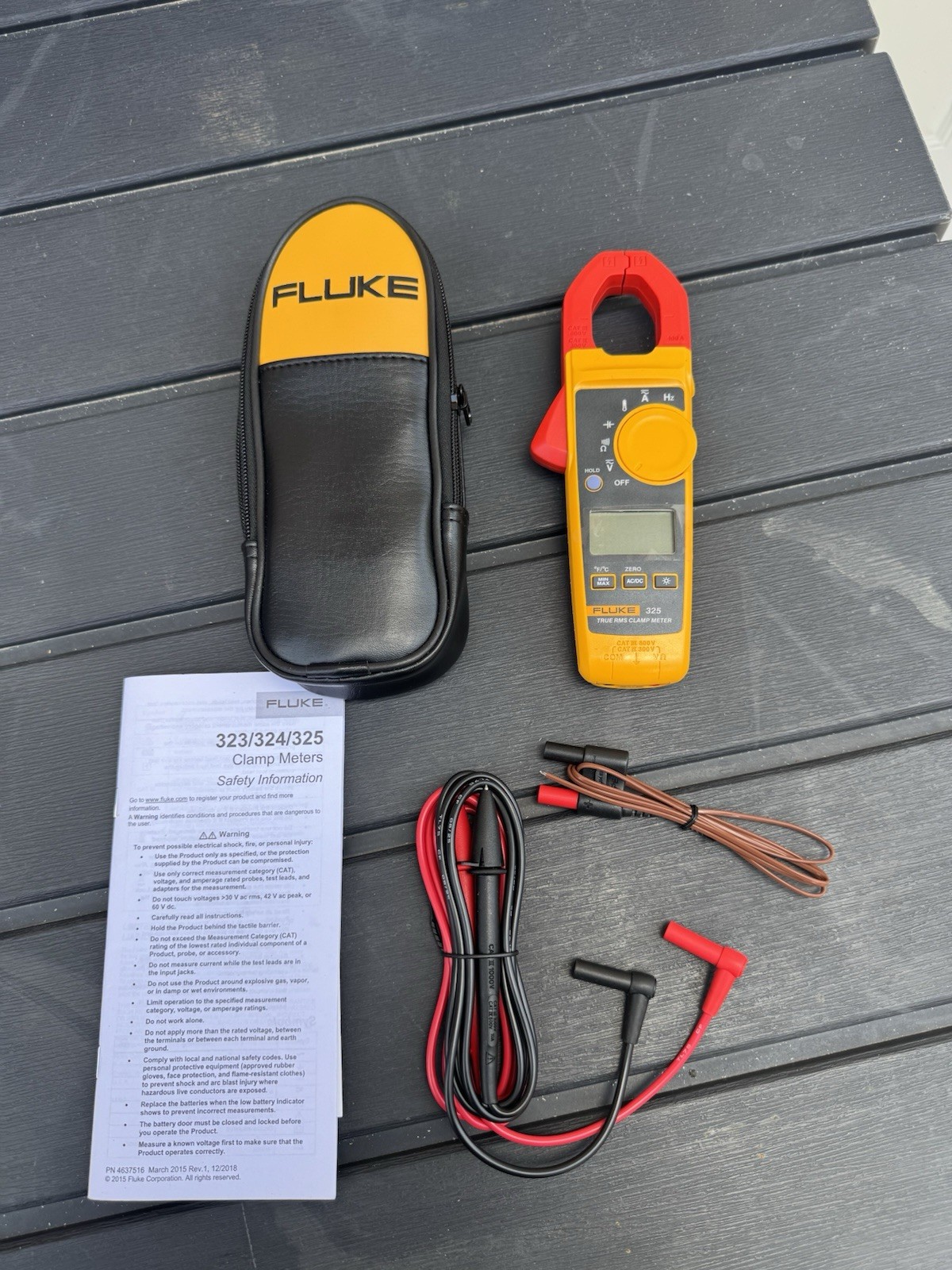 Fluke 325 True RMS AC/DC Voltage Tester Clamp Meter Continuity Capacitance