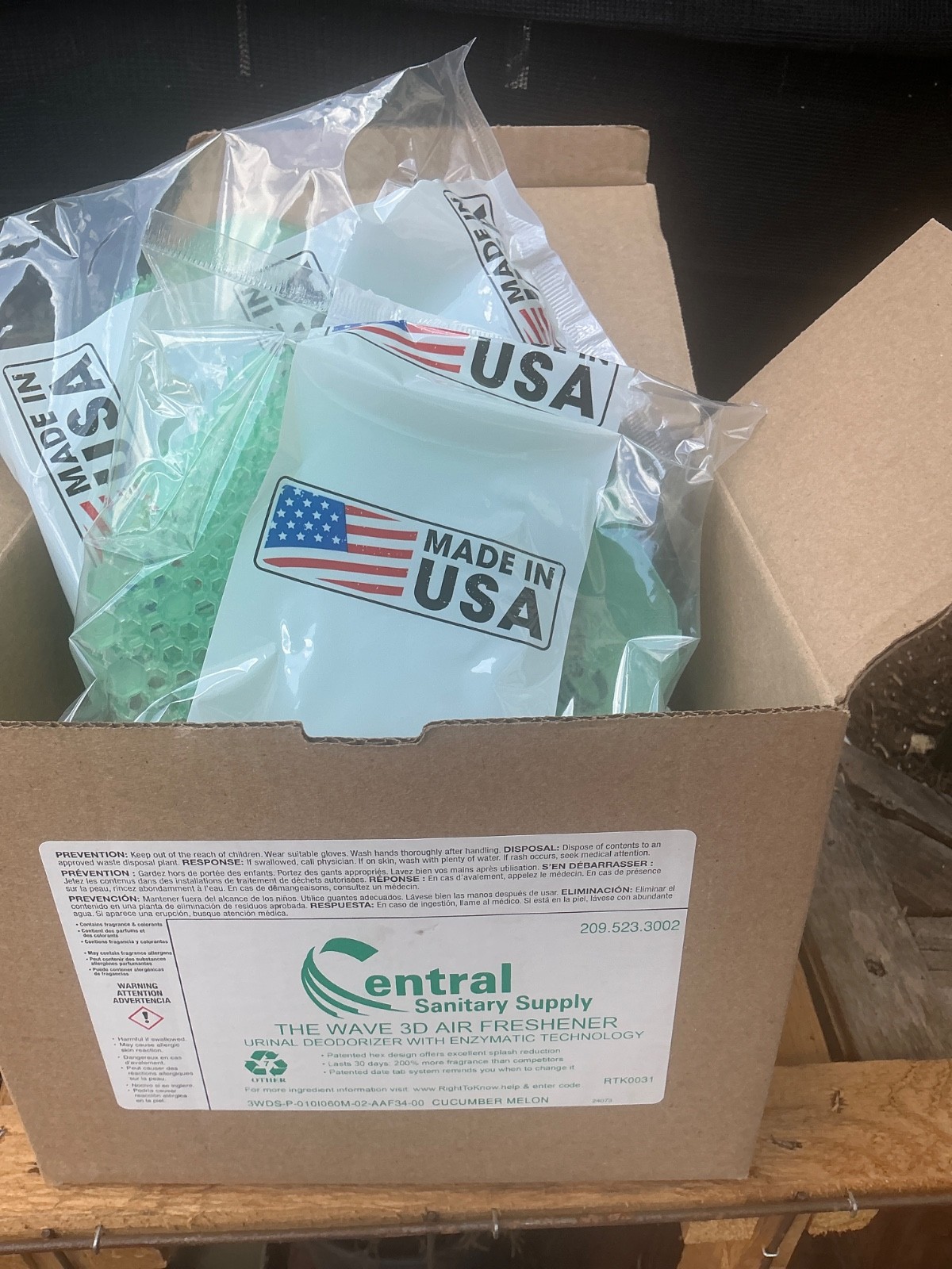 Centra Cucumber Melon 30-Day Air Freshener Urinal Deodorizer Enzyme Screen 10/bx
