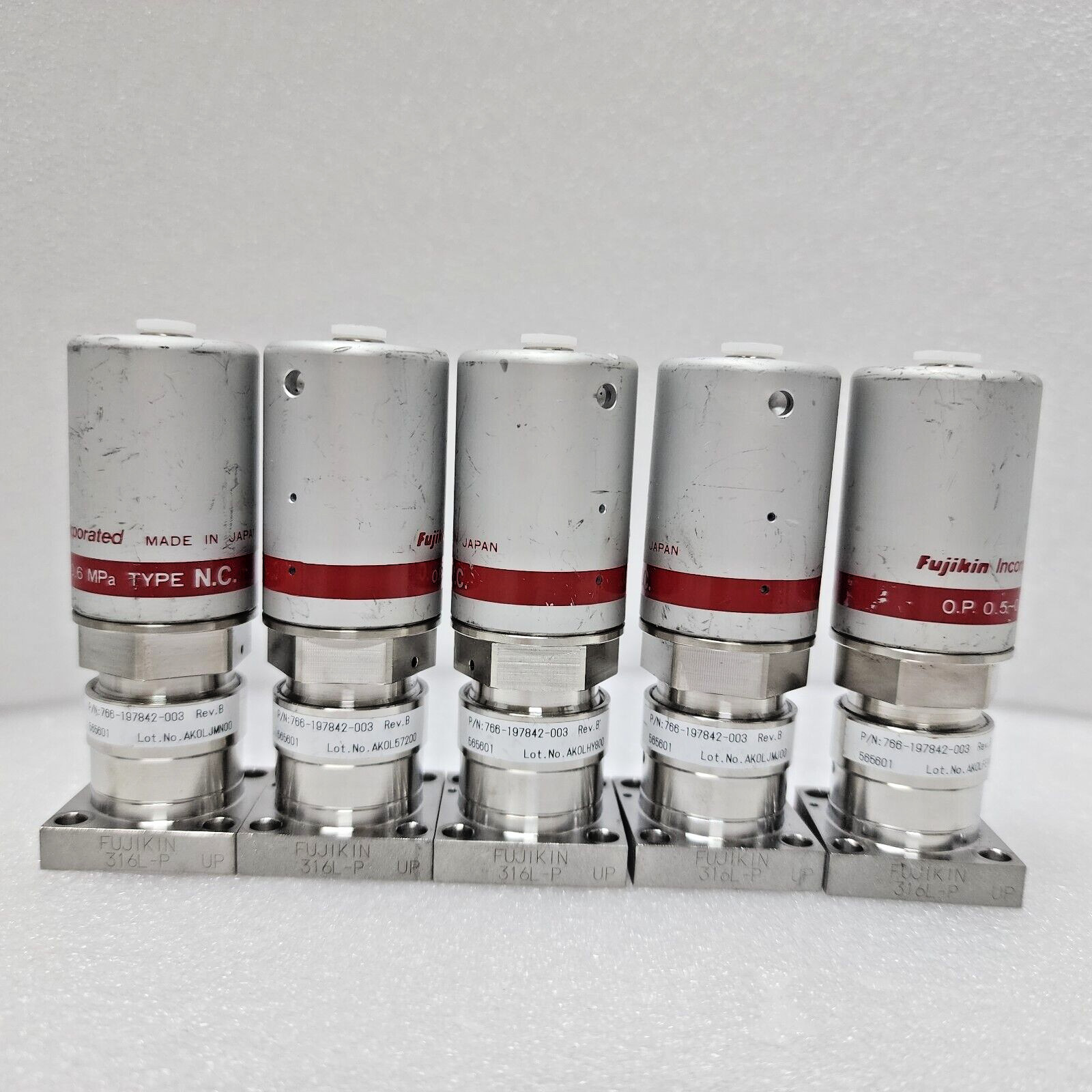 5 Fujikin 0.P 0.5-0.6 MPa, Lam 766-197842-003 Rev B, C No. 565601 NC Valve,96923