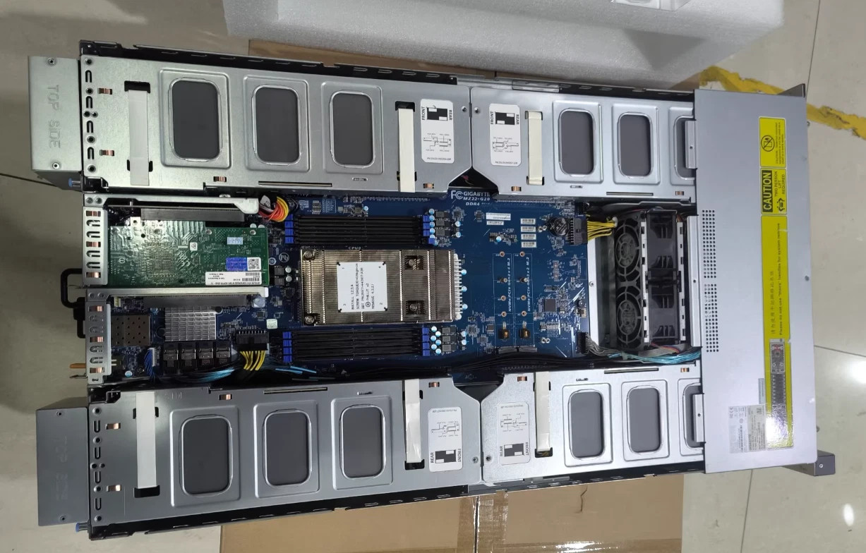 Gigabyte G292-Z20 2U 8x 2.5» Server 8x GPU+1x EPYC 7532 CPU+2*32G=64G 3200 RAM