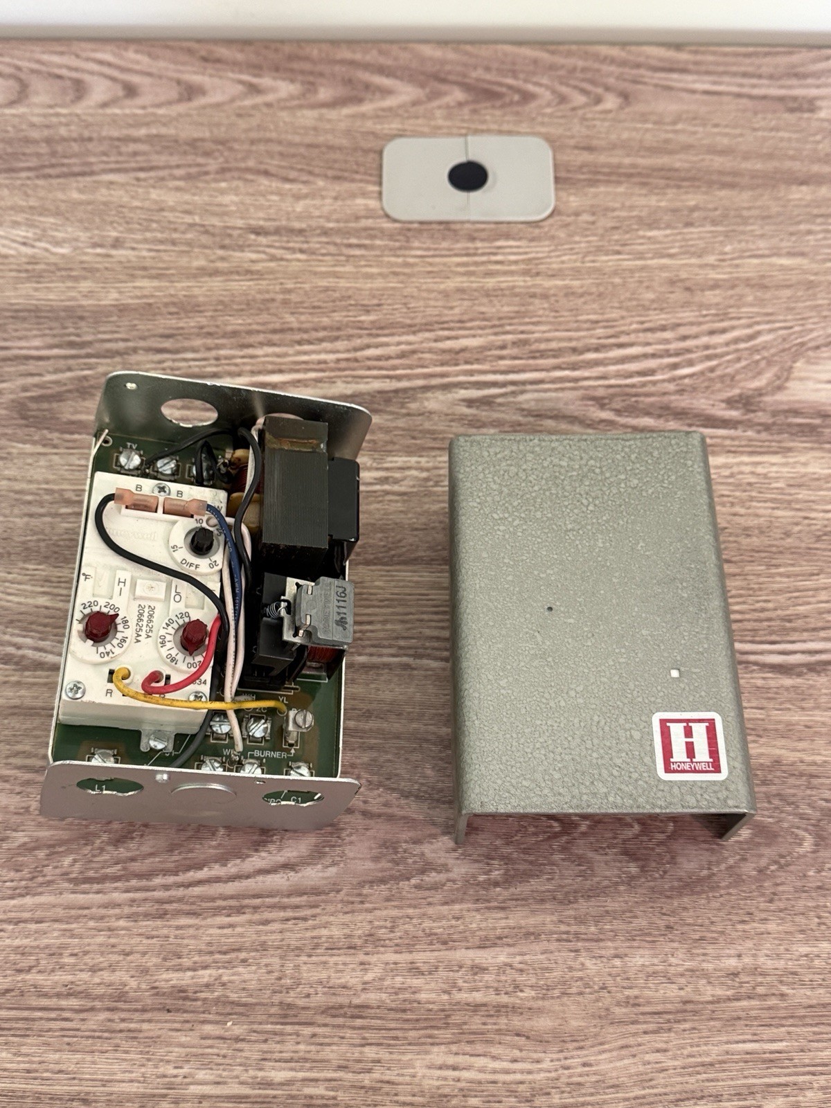 Honeywell L8124L C317-11R Aquastat High Limit Relay Boiler Control – Read