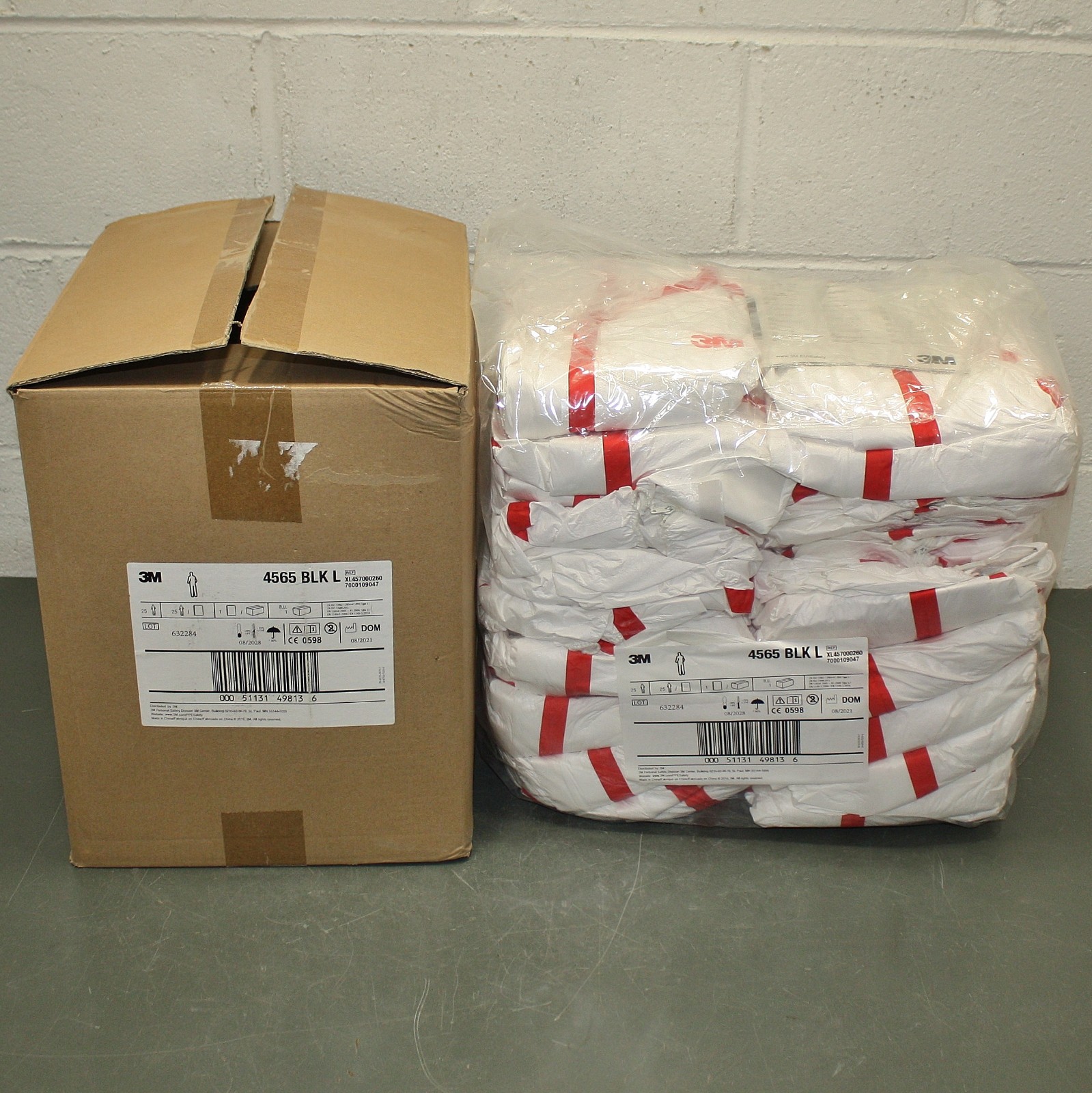 (25) 3M Disposable Coverall 4565-BLK-L, 7000109047, Large, Class ISO 1 & Above