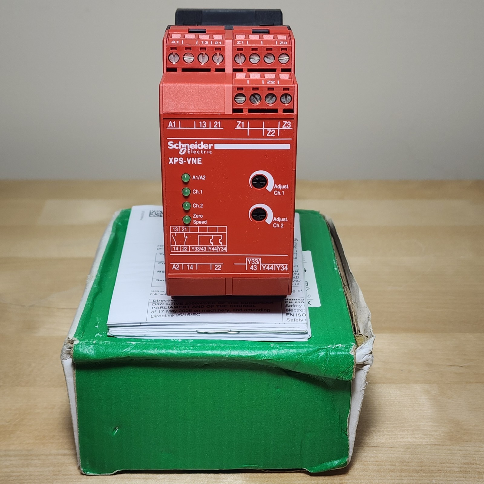 Schneider Electric XPSVNE1142P Preventa Safety Module Zero Speed Detection 24VDC