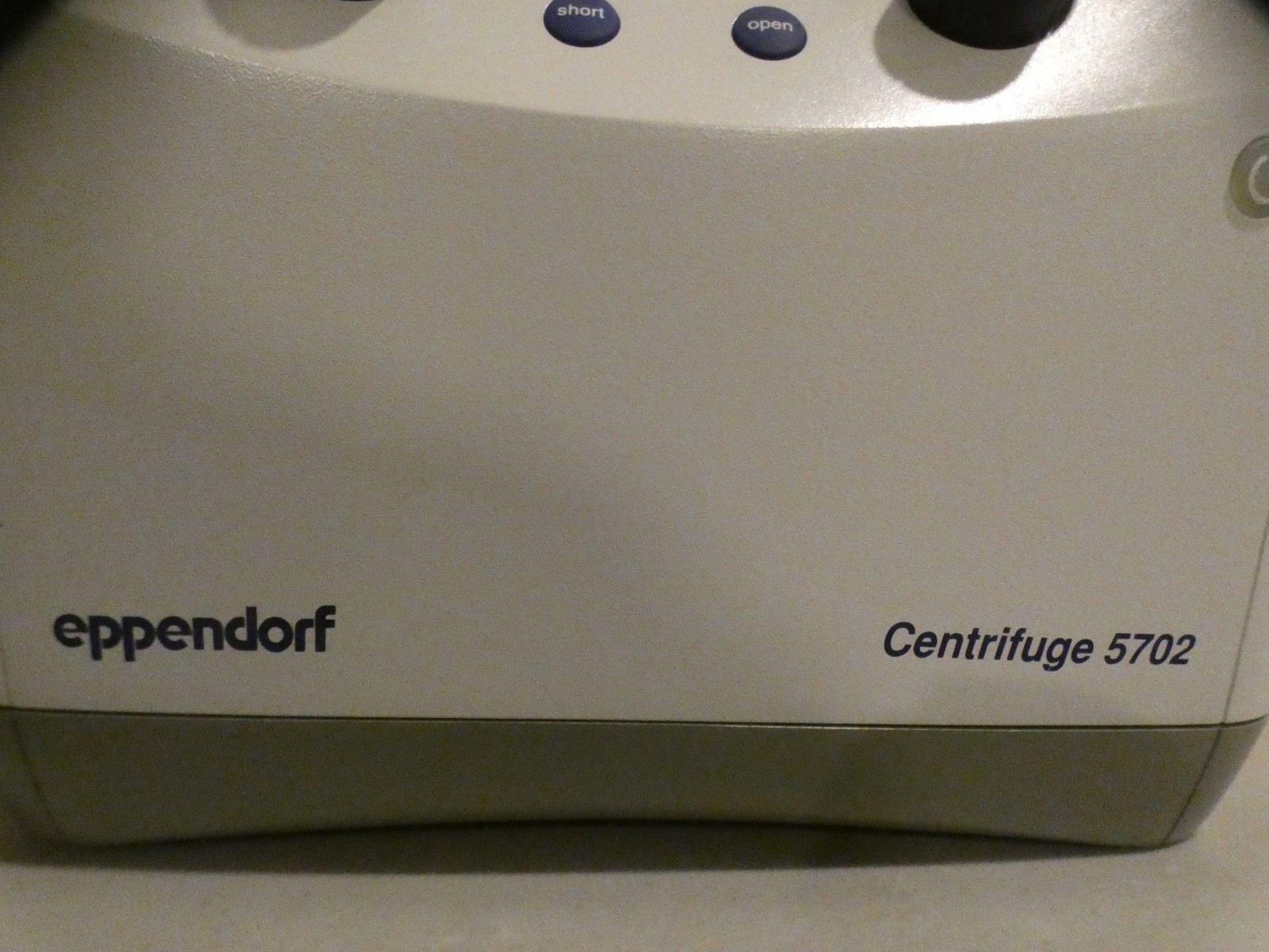 EPPENDORF CENTRIFUGE 5702 Bench Top/Counter Top Powers On, No Error Codes