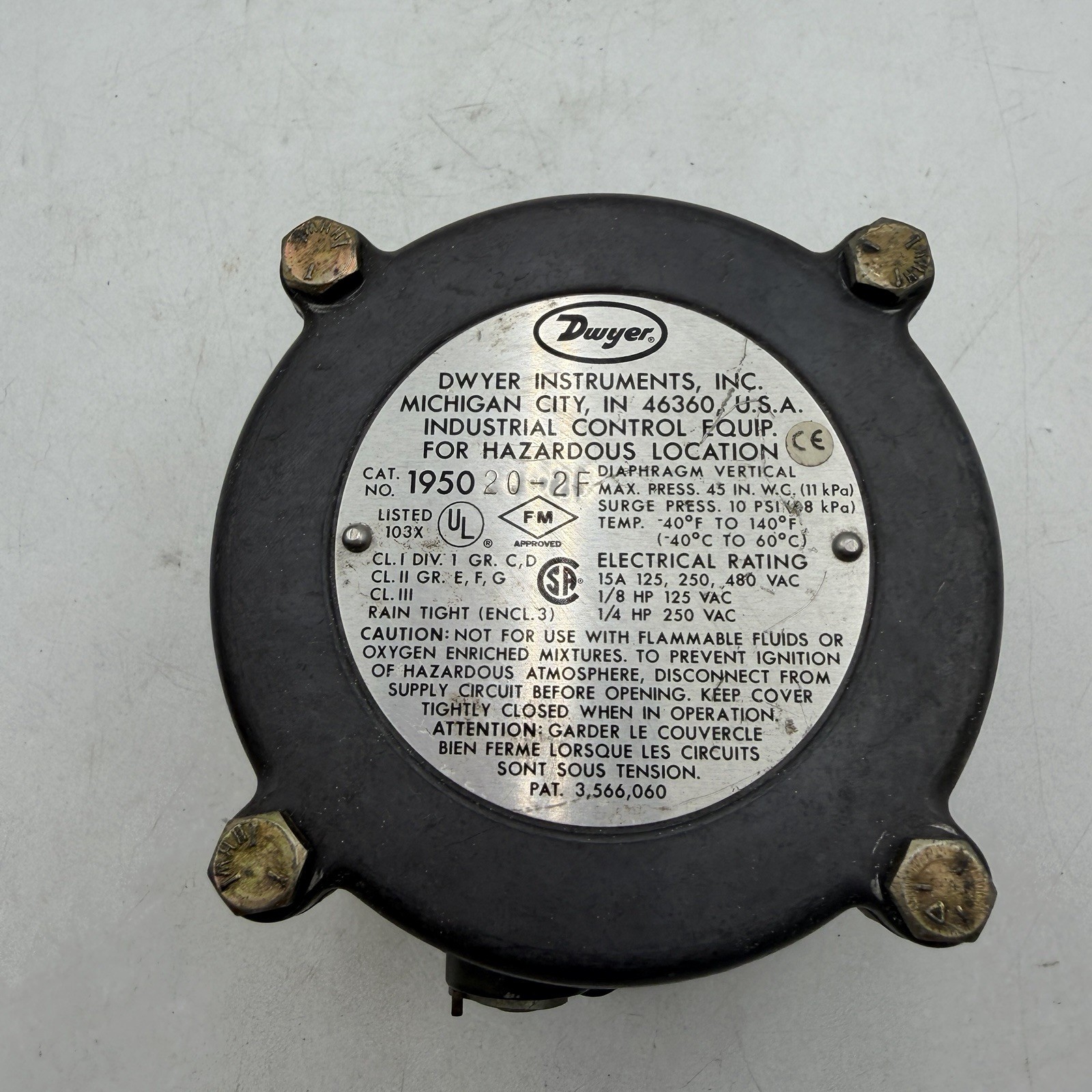 Dwyer series 1950 Pressure Switch Explosion Proof Model 1950-20-2F New