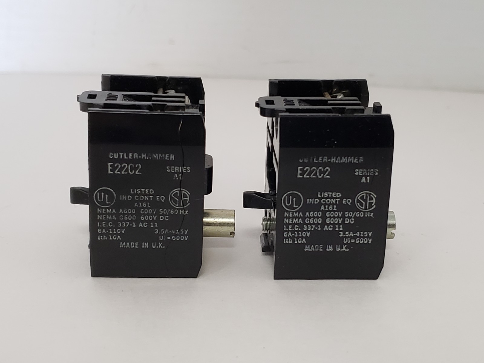 CUTLER HAMMER E22C2 CONTACT BLOCK 1NO 1NC 600V 50/60HZ (LOT OF 2) NNB