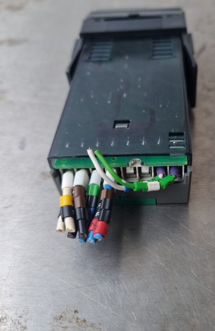 CAL CONTROLS 3200 Temperature Control Controller (IN30S1B3)