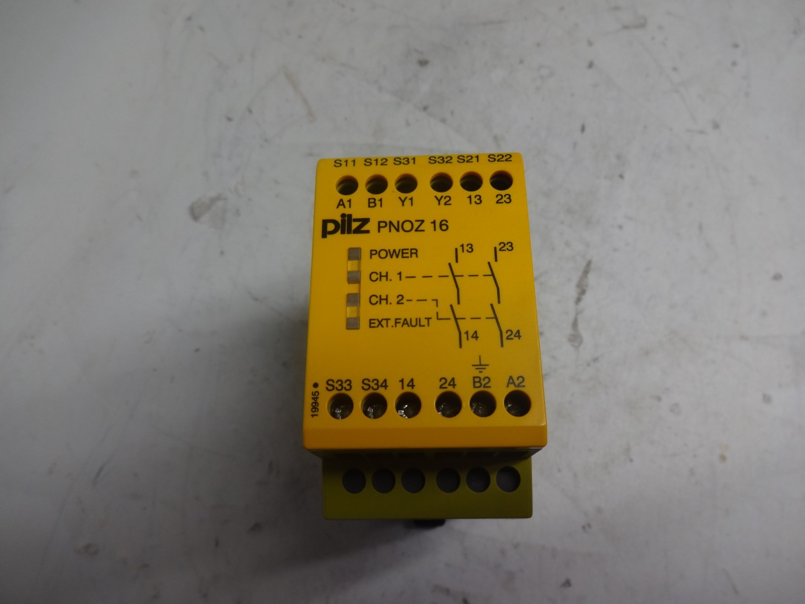 Pilz PNOZ 16 774066 Safety Relay