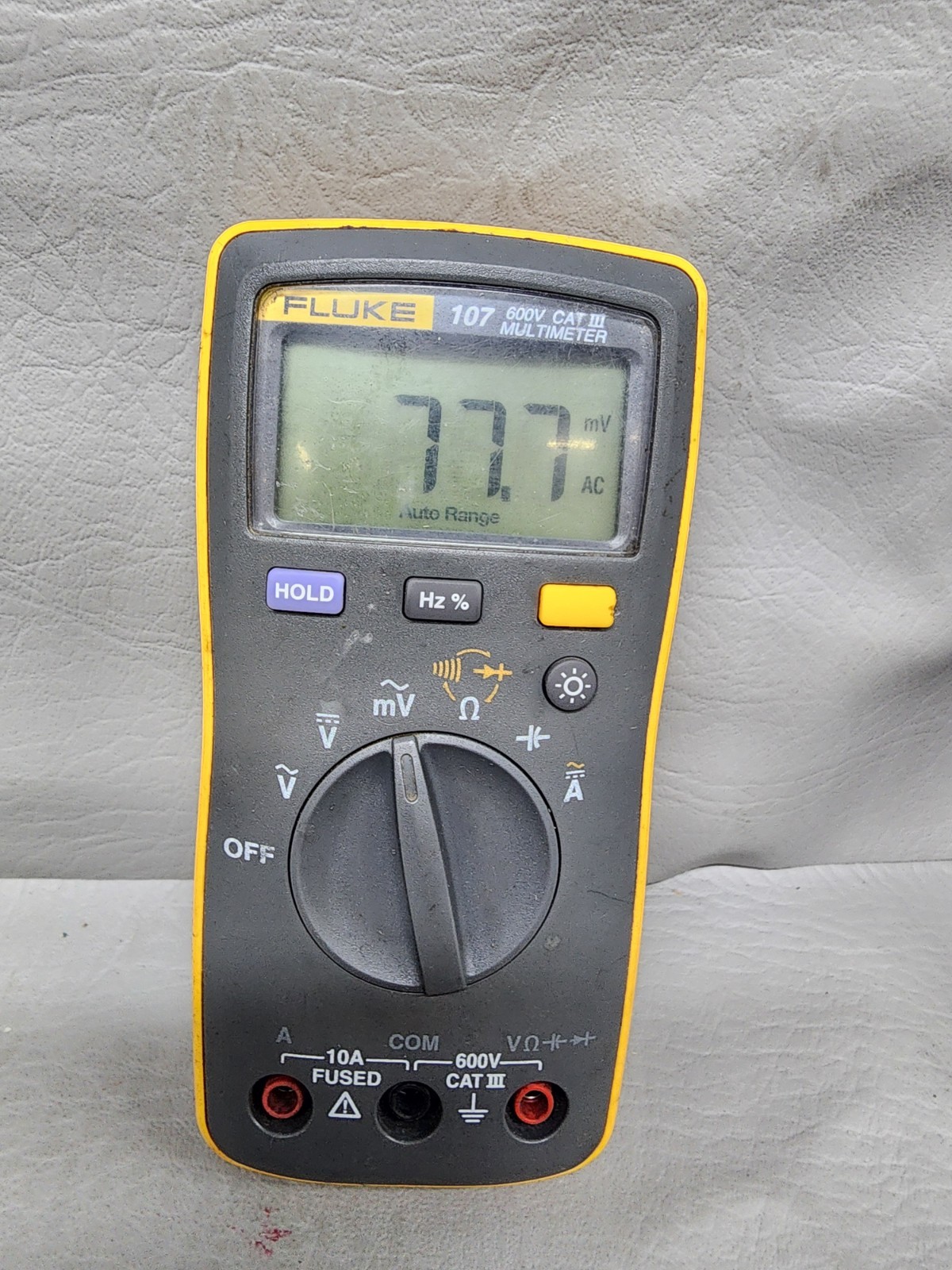 FLUKE 107 CAT III 600V Digital Multimeter.
