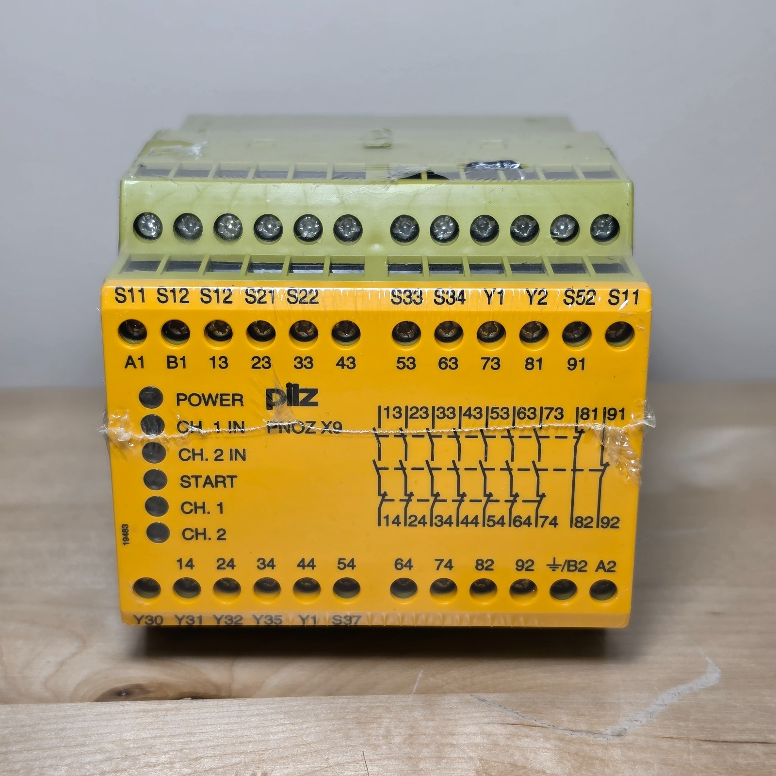 Pilz 774605 PNOZ X9 100-120VAC 24VDC 7n/o 2n/c 2so