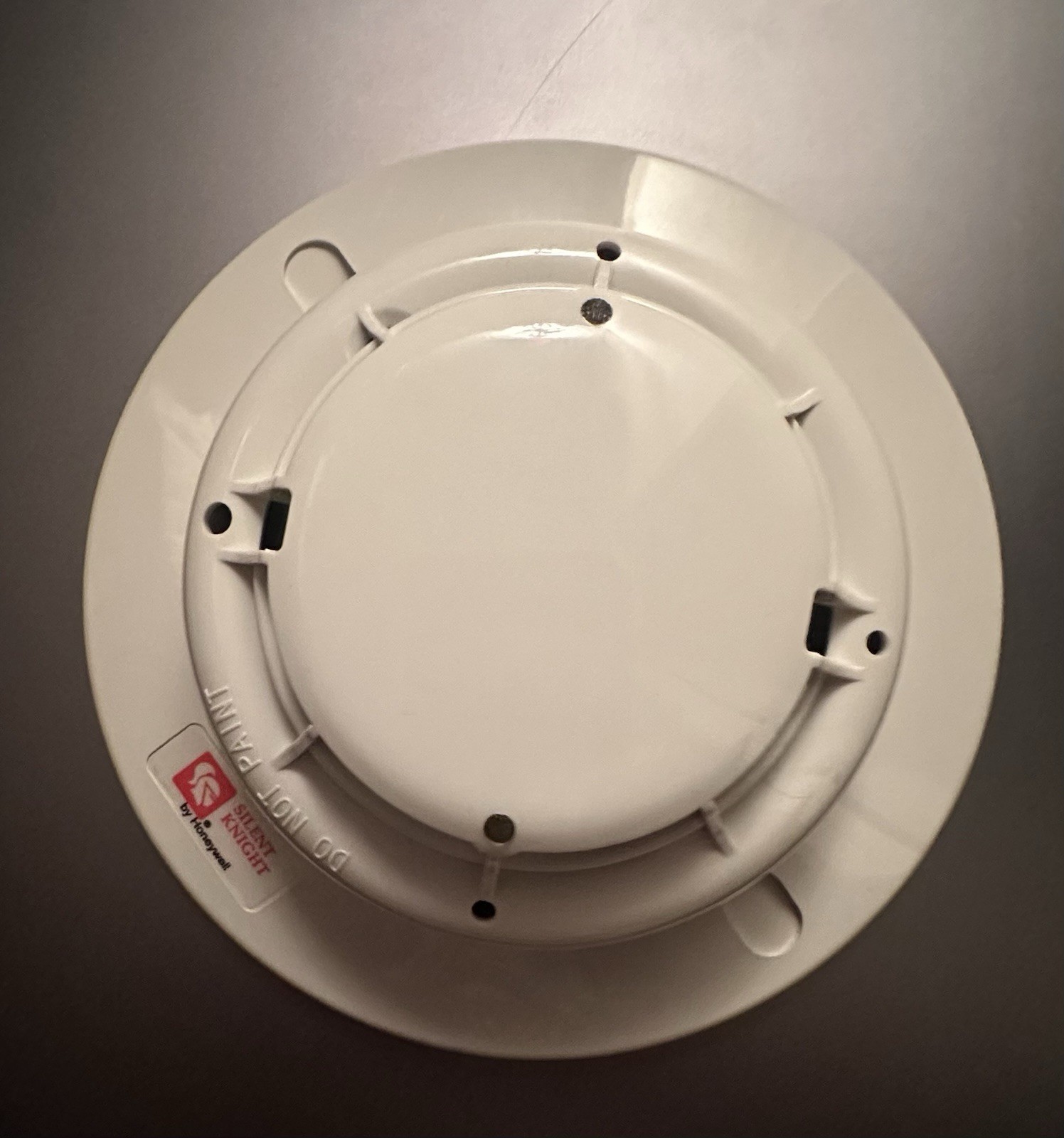 [90+ AVAILABLE – MINT COND.] Silent Knight SD505-PHOTO Smoke Detector & Base