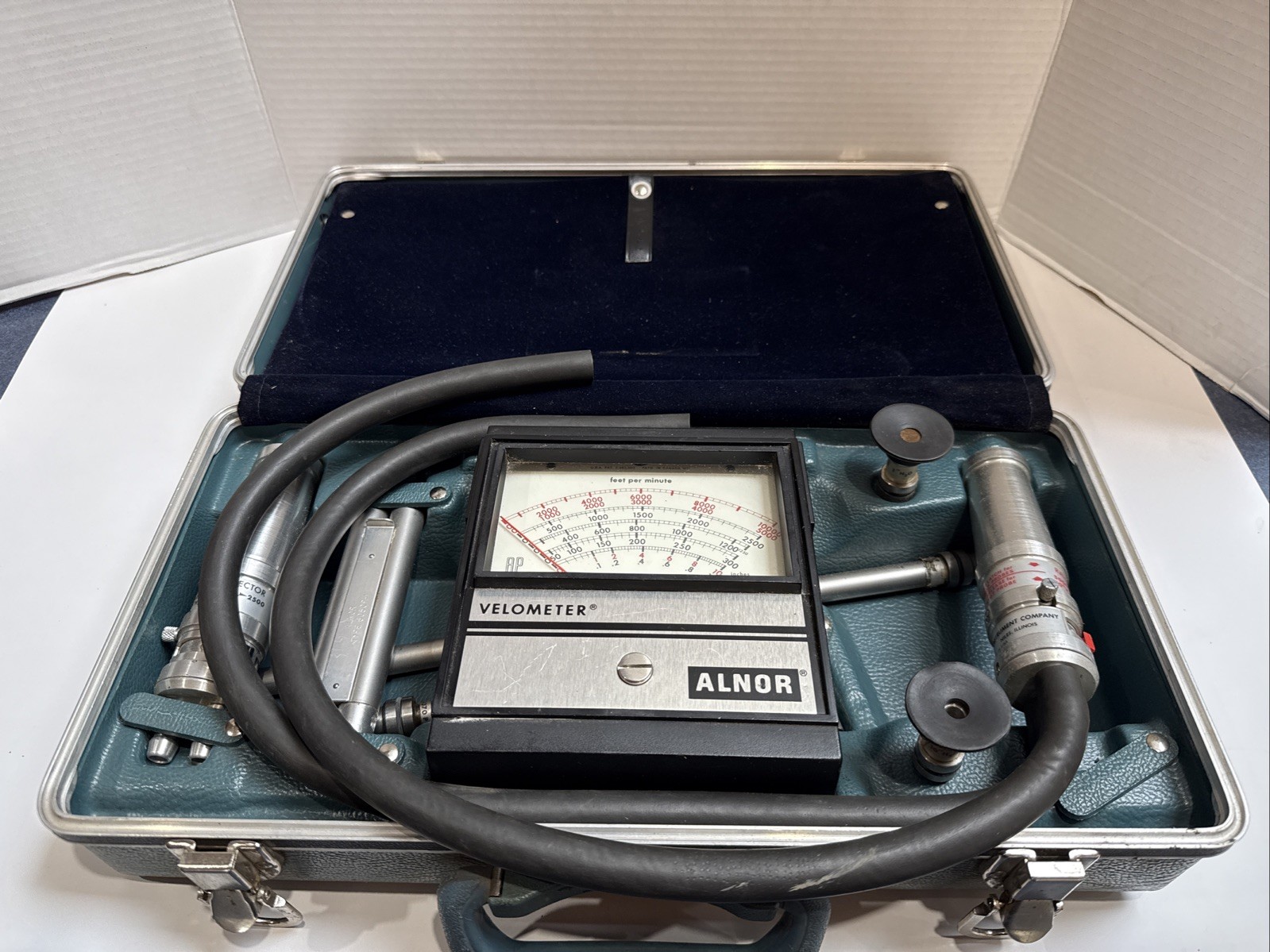 Alnor Velometer Air Velocity Flow Meter 6000 AP With Accessories & Case