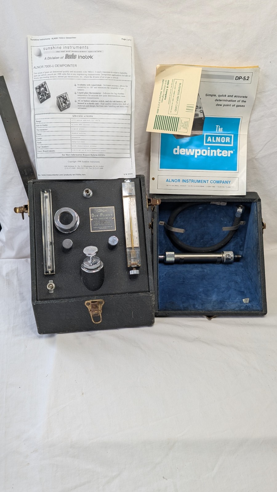 Vintage Alnor 7000-H Dewpointer No.210 measures dew point of gases weighs 16 lbs