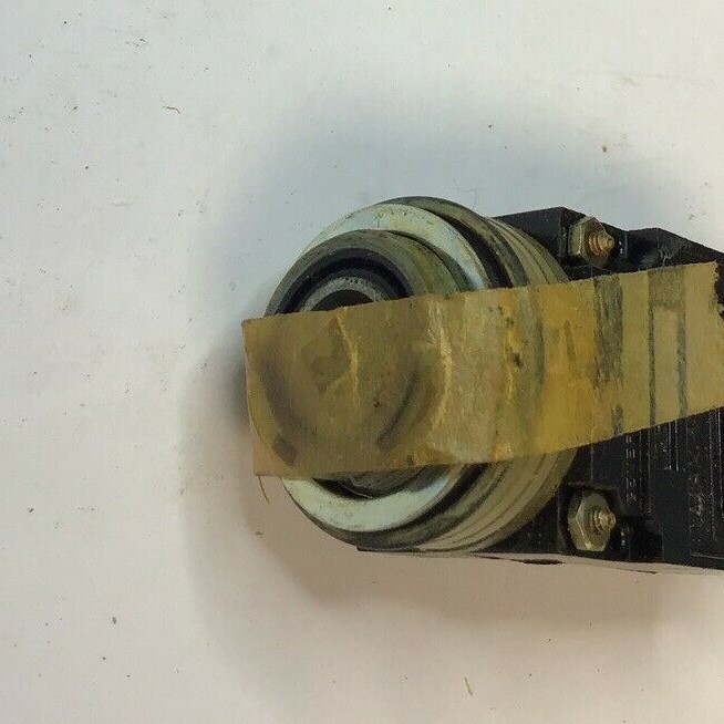 GENERAL ELECTRIC CR104B101 SELECTOR SWITCH 2POS 150V W/O KNOB&RING