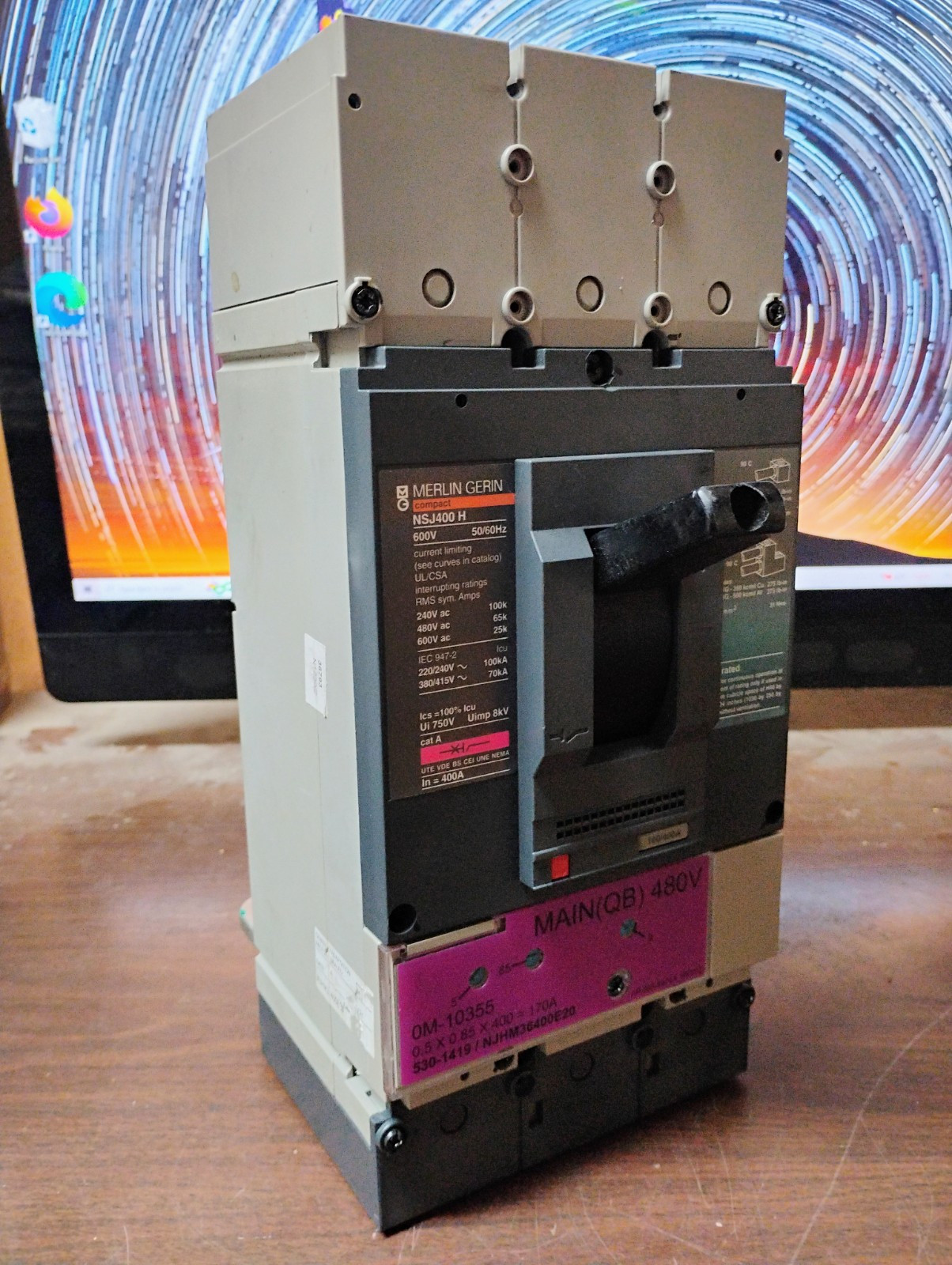 MERLIN GERIN NSJ400 H CIRCUIT BREAKER 3-POLE 400 AMP 600V NEW TAKE-OUT SURPLUS
