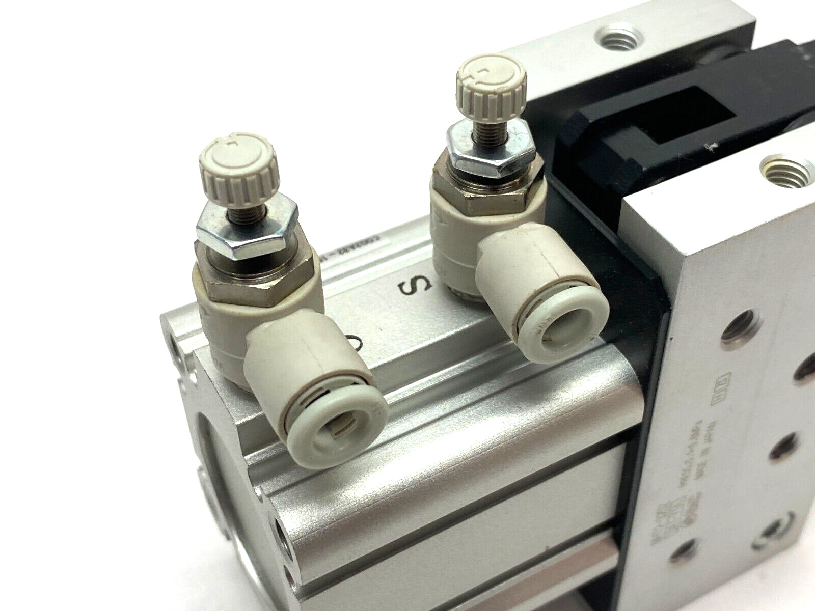 SMC MHT2-32DZ Pneumatic Toggle Gripper 2-Finger 32mm Bore 0.1~0.6MPa Press