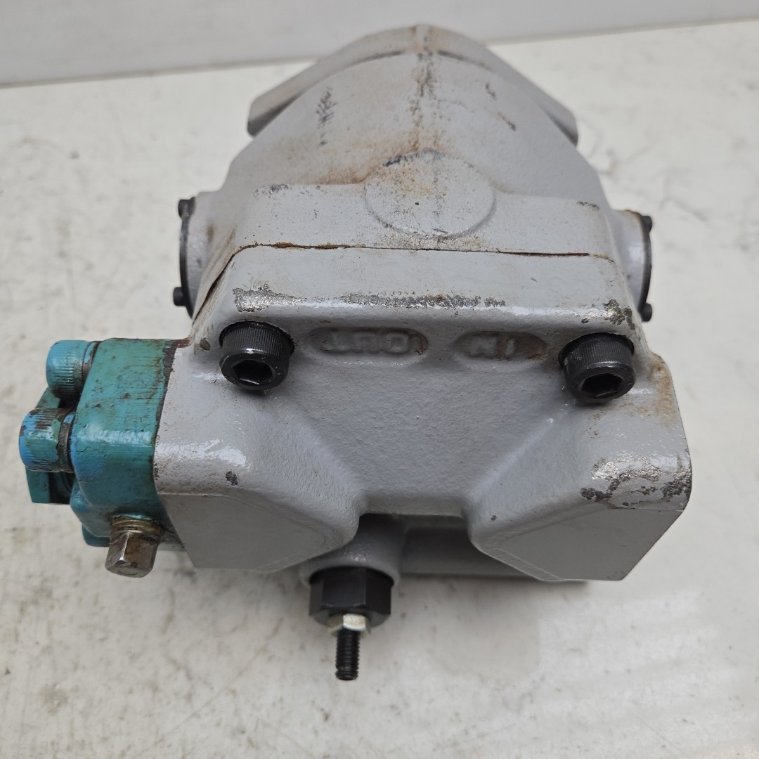 Variable Hydraulic Piston Pump Used No Manufacturer Tag See Pictures For Details
