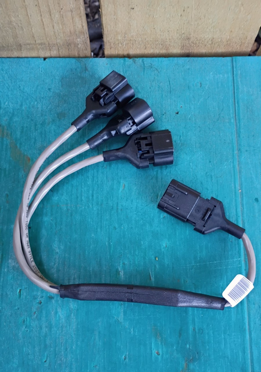 Trane CAB01148 Branch Harness Cable, Single Male to 3 Female Connectors