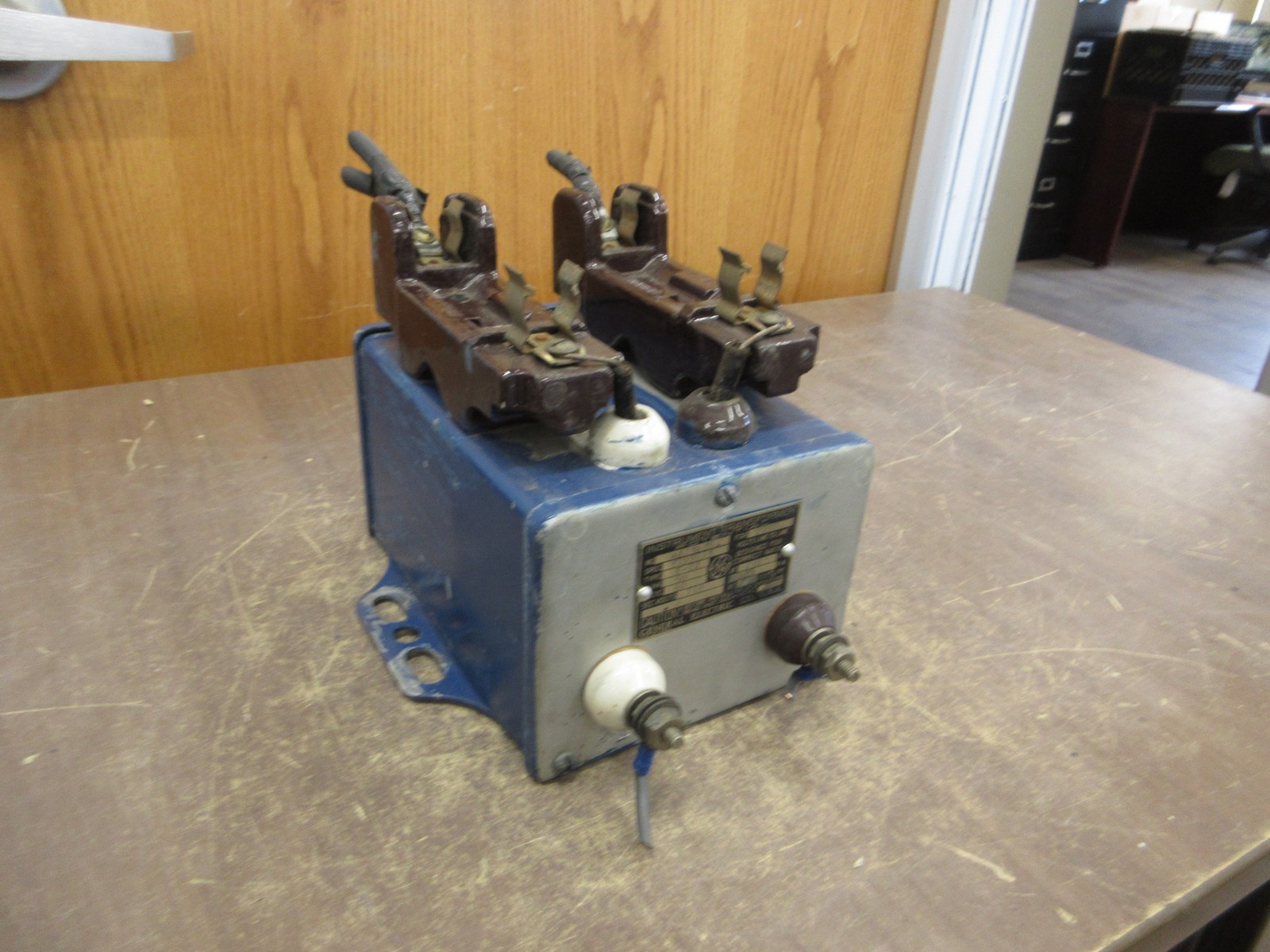 GE Type E-22 Potential Transformer 3109113 50VA Pri: 2.2kV Sec: 110V 60Hz Used