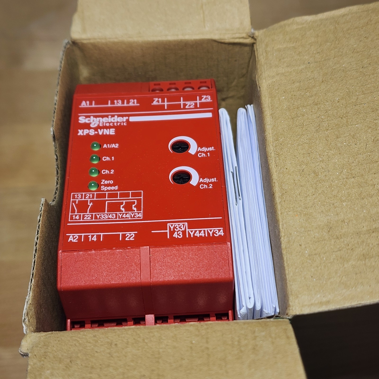 Schneider Electric XPSVNE1142P Preventa Safety Module Zero Speed Detection 24VDC