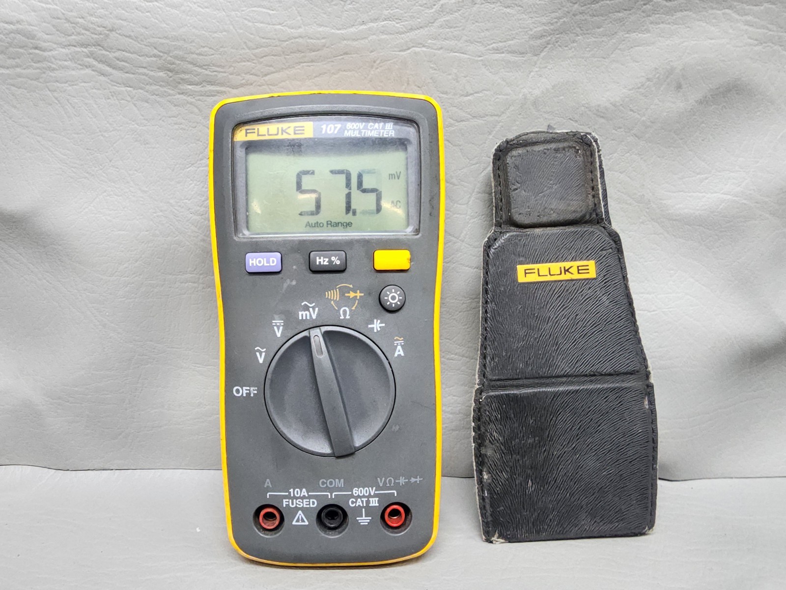 FLUKE 107 CAT III 600V Digital Multimeter.