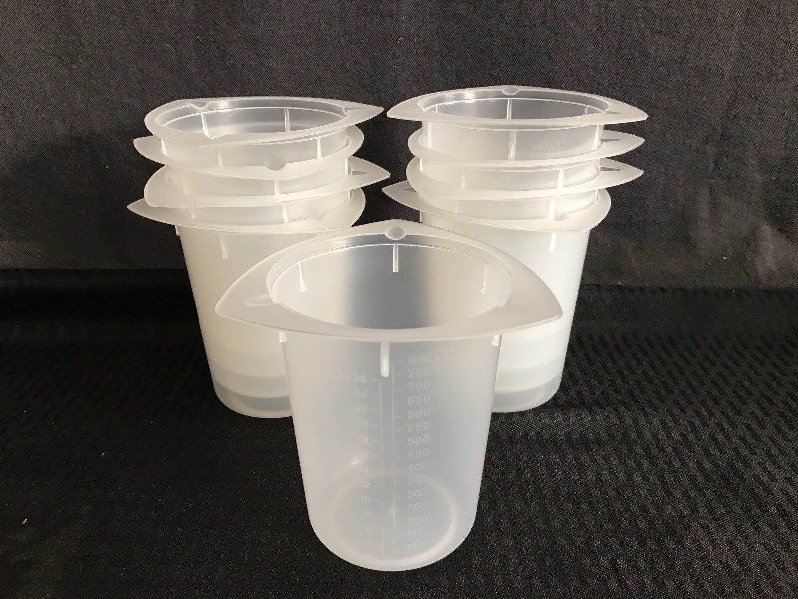 (9) FISHERBRAND 800mL Tri-Cornered Polypropylene Dual Scale Graduated Beakers