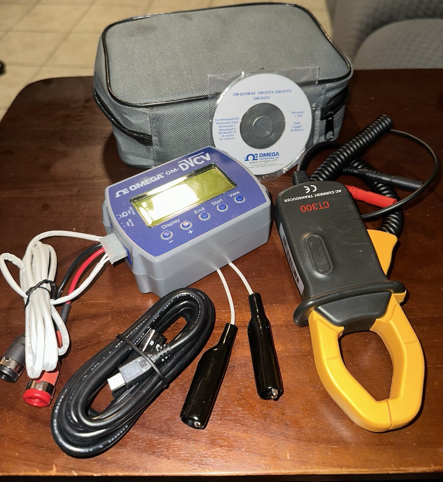 Omega OM-DVCV Data Logger Kit W CT300 AC Current Transducer Clamp Meter & Disc