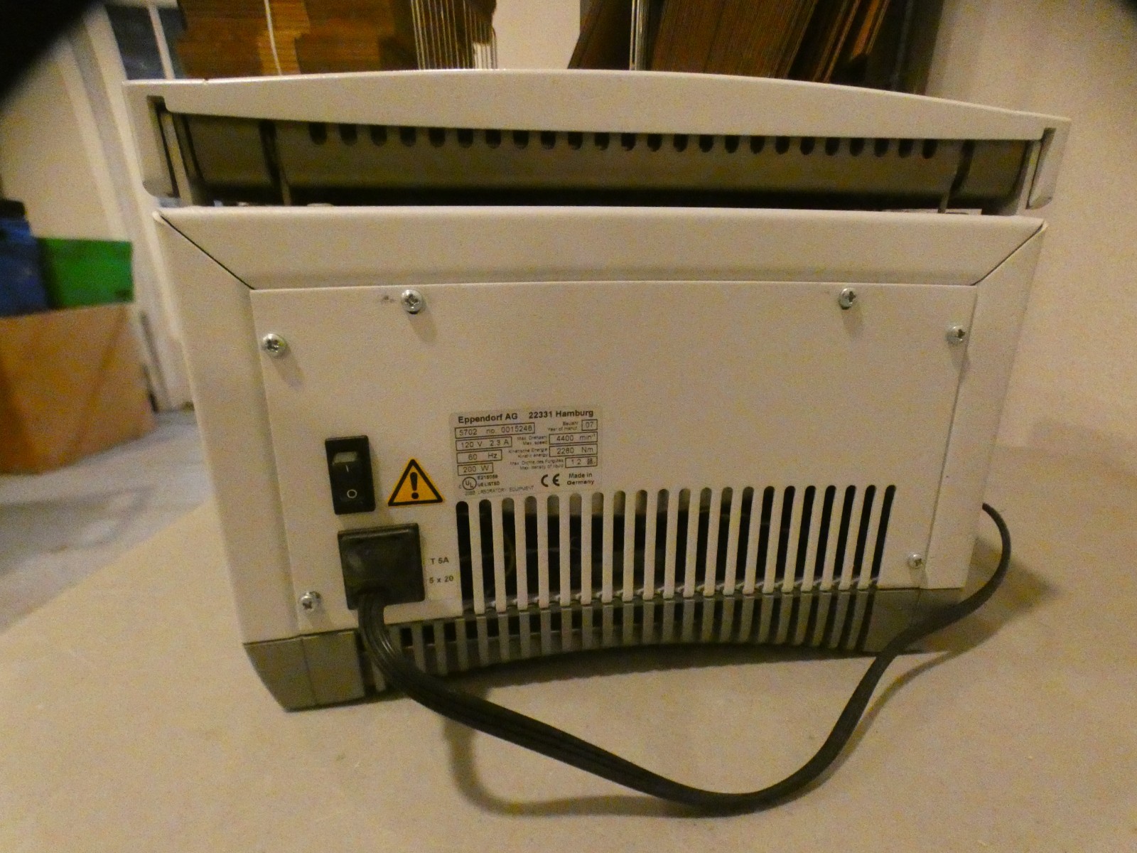 EPPENDORF CENTRIFUGE 5702 Bench Top/Counter Top Powers On, No Error Codes