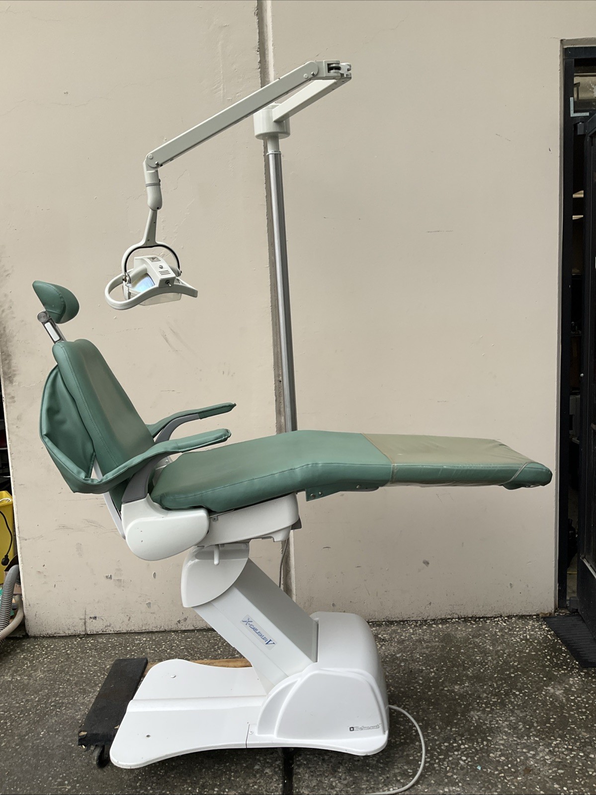 Belmont X-calibur Bel-50 V Dental Patient Exam Chair With Light