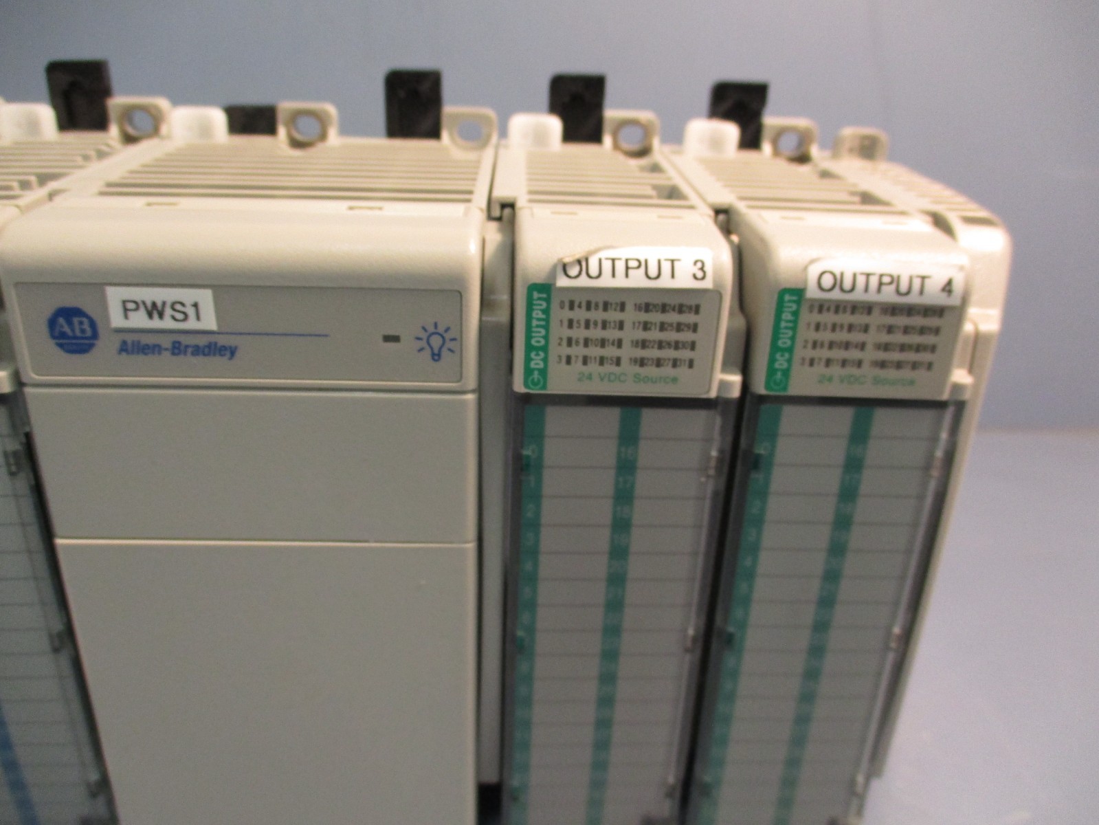 Allen-Bradley 1769-L32E /Ser A Processor/Controller with DC I/O Cards