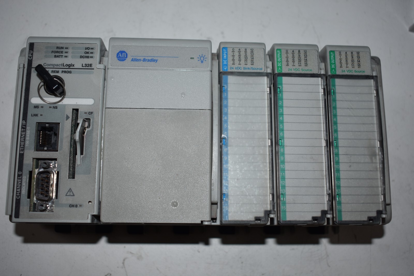 COMPACTLOGIX ALLEN BRADLEY RACK COMPLETE SYSTEM 1769-L32E SYSTEM