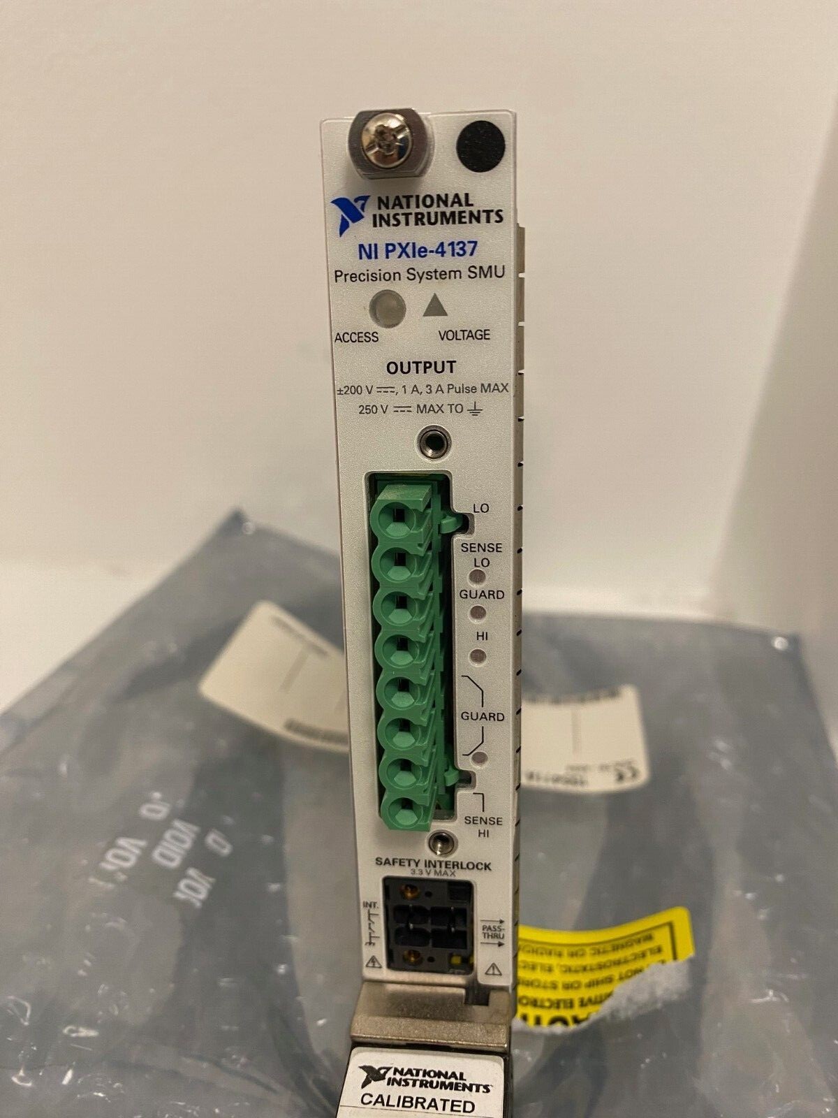 New NI PXIe-4137, PXI Source Measure Unit,±200V,±1 ADC,±3 A Pulsed, Up to 40 W